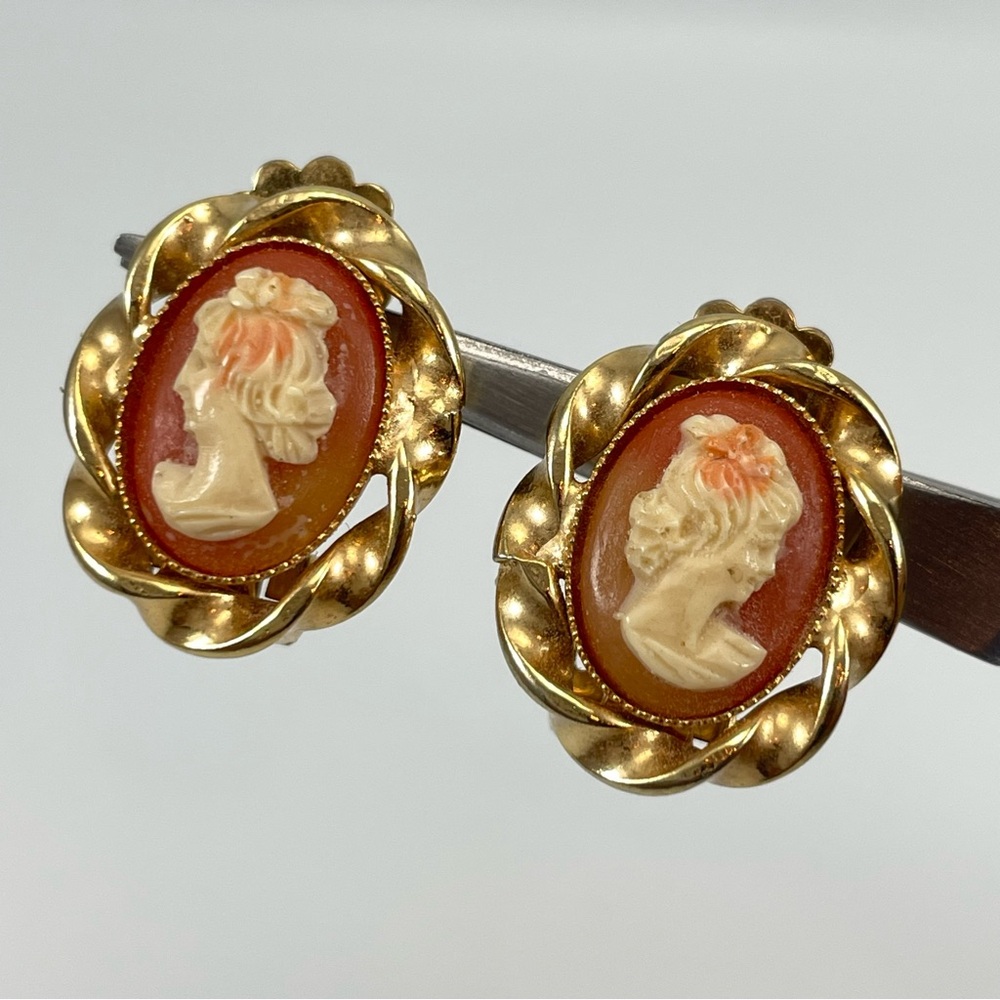 Vintage Orange Cameo Earrings Oval Clip On Backs 3/4" Estate Jewelry Gold Tone